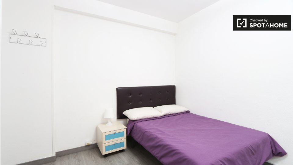Double room Madrid, 5 beds, 96m² — photo 5