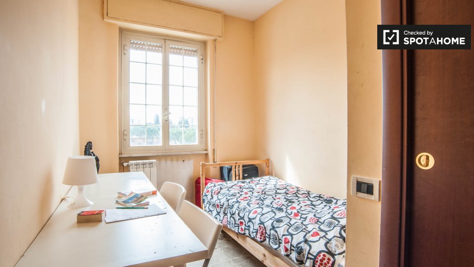 Double room Rome, 3 beds, 70m² — photo 6