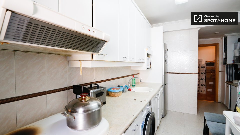 Double room Madrid, 5 beds, 125m² — photo 7