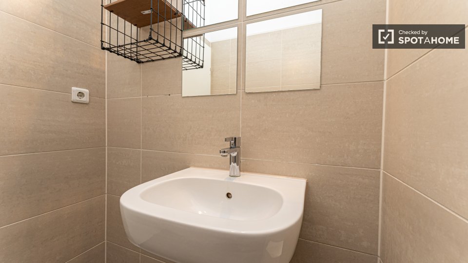 Double room Berlin, 3 beds, 75m² — photo 8