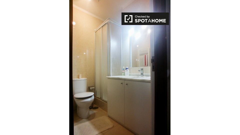 Double room Porto, 3 beds, 140m² — photo 12