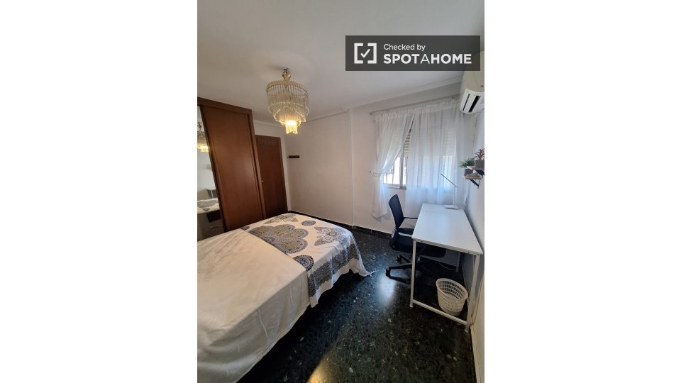 Double room Valencia, 5 beds, 110m² — photo 28