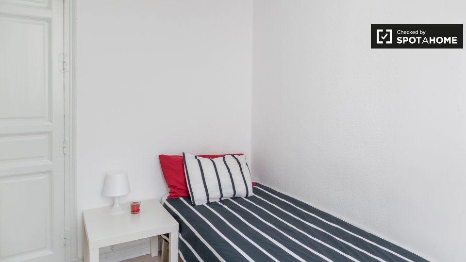 Double room Madrid, 13 beds, 220m² — photo 11