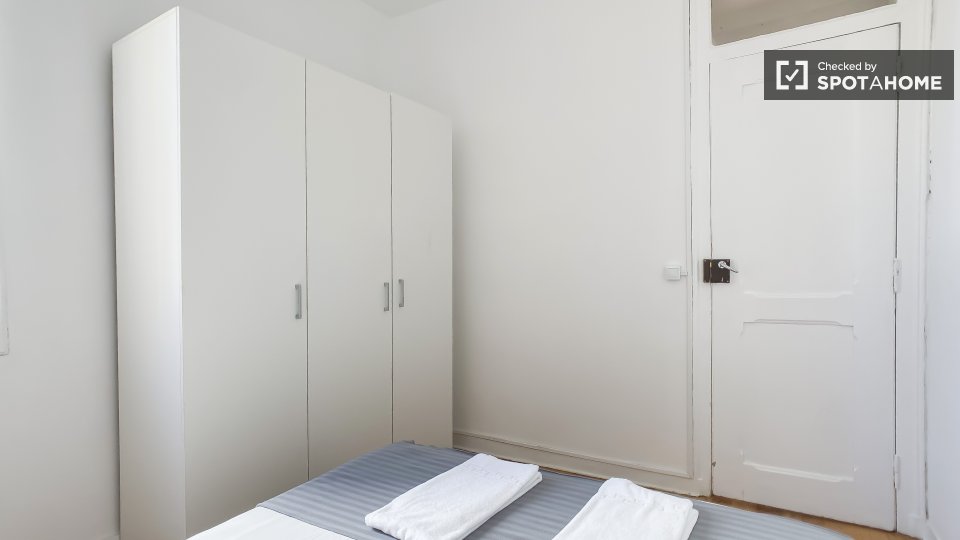 Double room Lisbon, 5 beds — photo 9