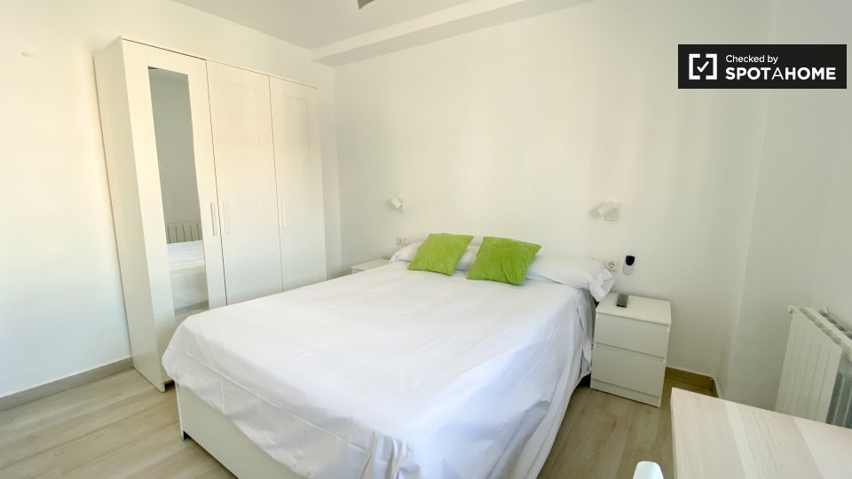 Double room Valencia, 3 beds — photo 6