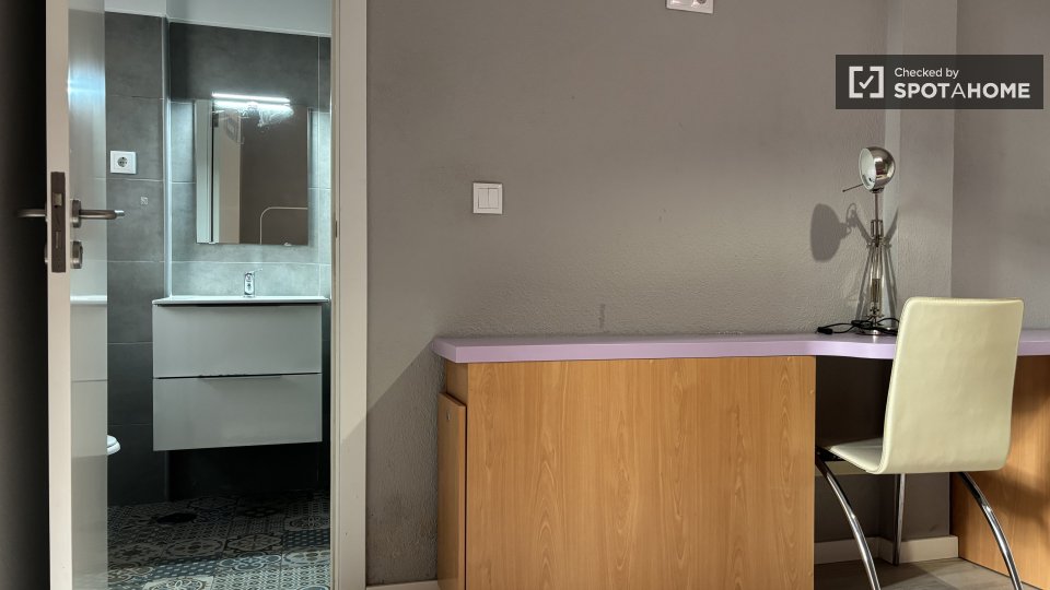 Double room Lisbon, 4 beds, 85m² — photo 31