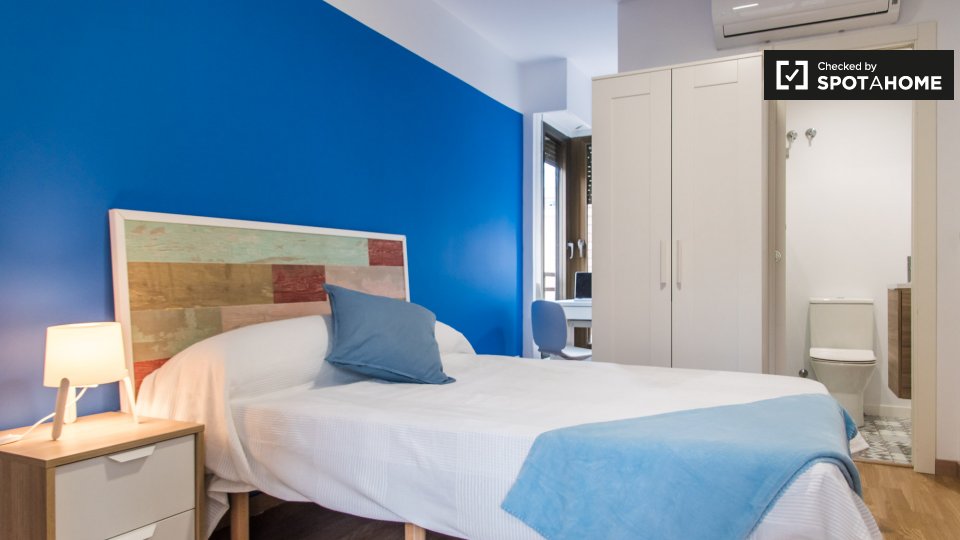 Double room Valencia, 5 beds, 100m² — photo 2