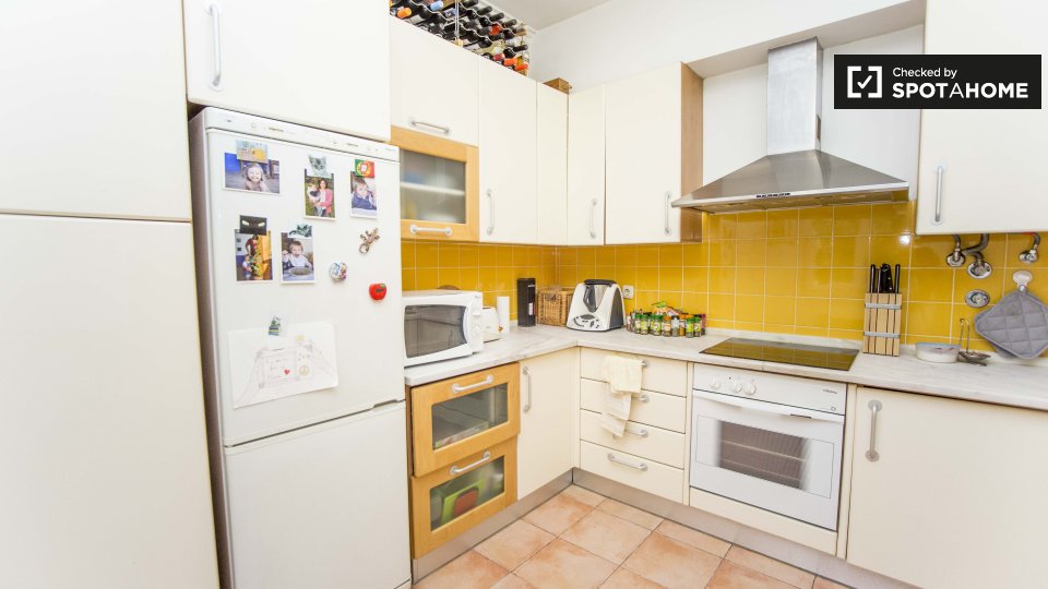 Double room Lisbon, 3 beds, 80m² — photo 14