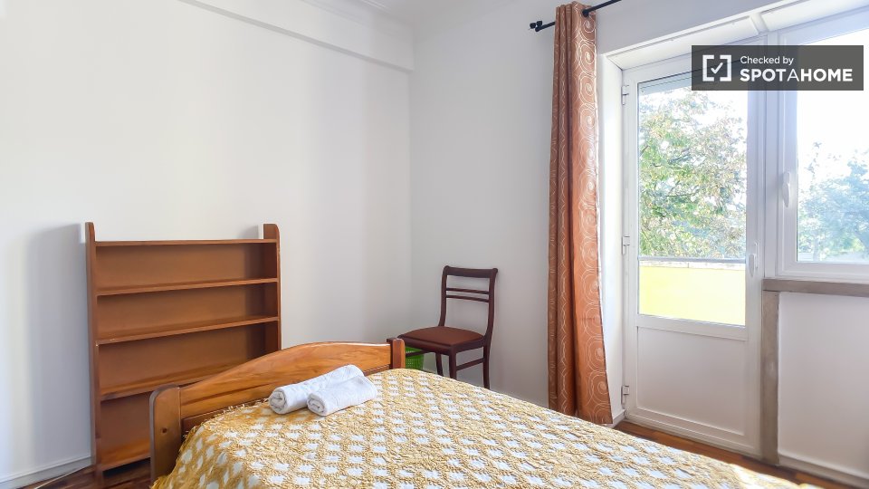 Double room Lisbon, 3 beds, 78m² — photo 42