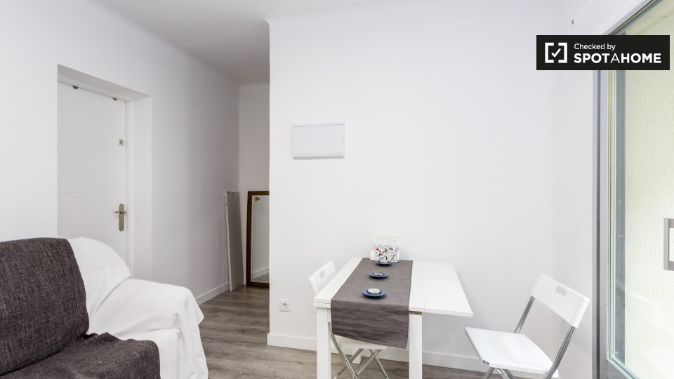 Double room Madrid, 3 beds, 52m² — photo 8