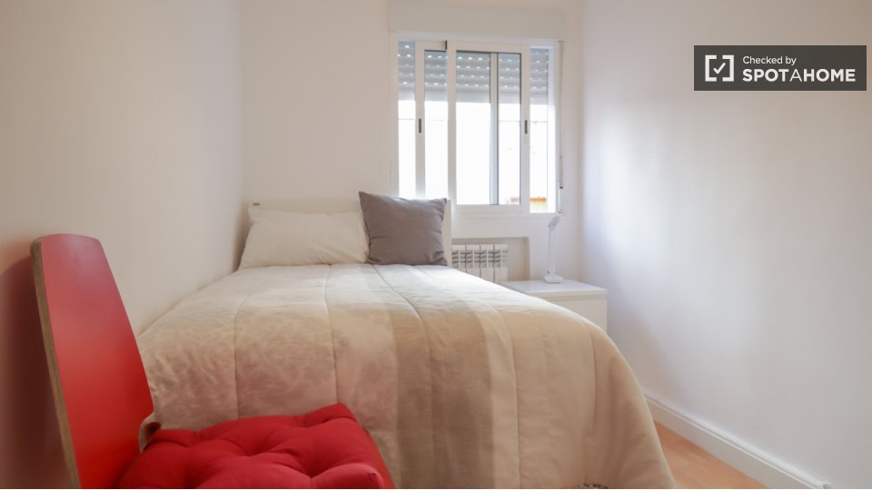 Double room Madrid, 3 beds — photo 4