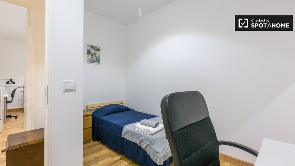 Double room Lisbon, 6 beds, 120m² — photo 1