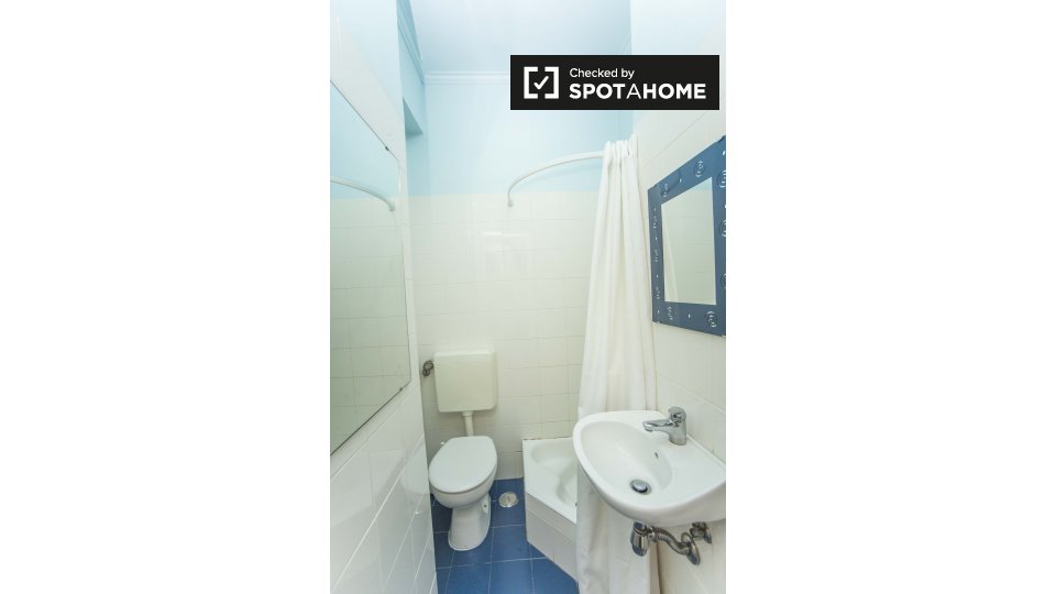 Double room Lisbon, 3 beds, 80m² — photo 16