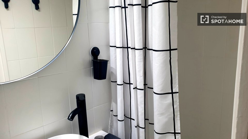 Double room Barcelona, 4 beds, 90m² — photo 17