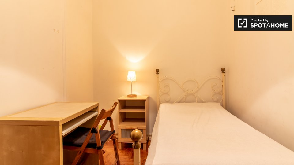 Double room Lisbon, 4 beds, 60m² — photo 13