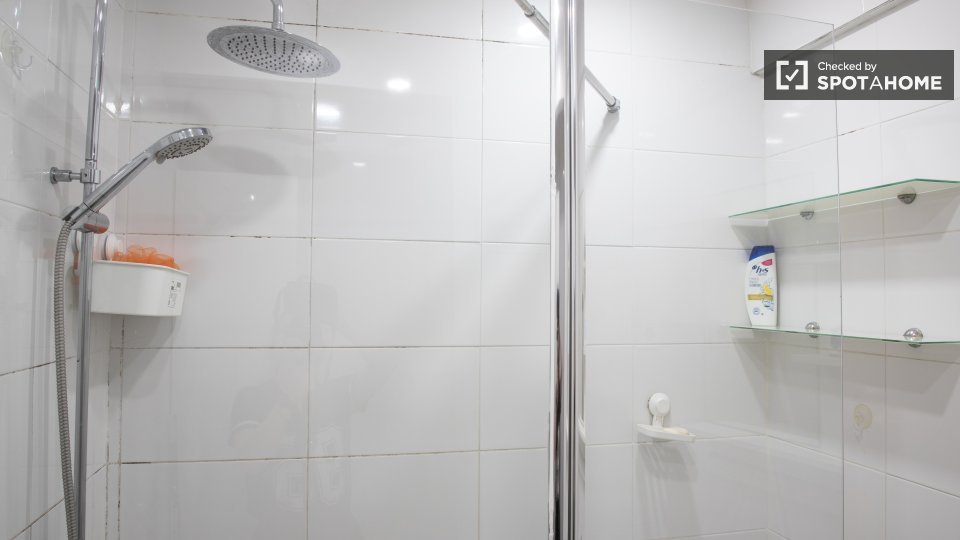 Double room Madrid, 3 beds, 50m² — photo 6