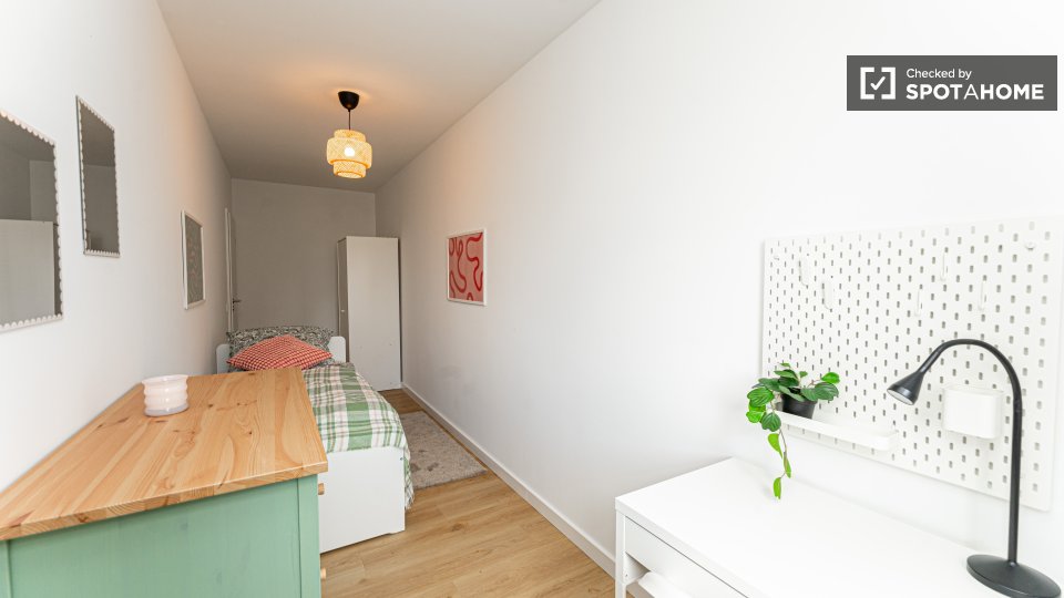 Double room Berlin, 5 beds, 80m² — photo 10