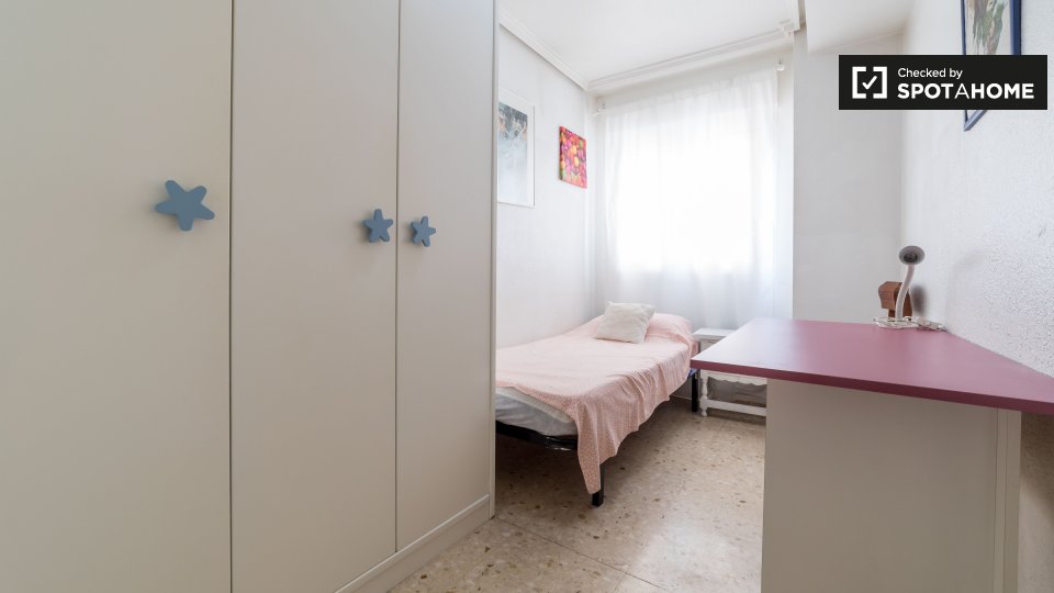 Double room Valencia, 5 beds, 100m² — photo 1
