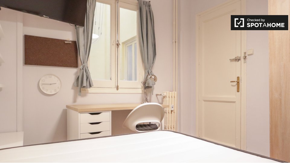 Double room Madrid, 5 beds, 120m² — photo 4