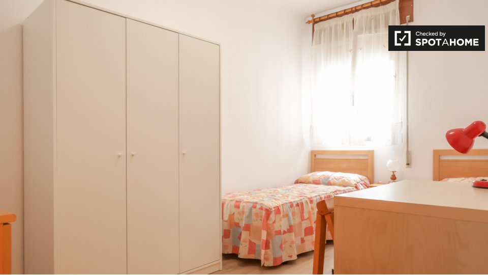 Double room Madrid, 4 beds, 115m² — photo 1
