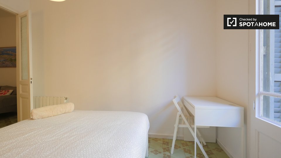 Double room Barcelona, 3 beds, 74m² — photo 3