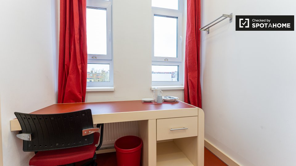 Double room Berlin, 2 beds, 15m² — photo 10