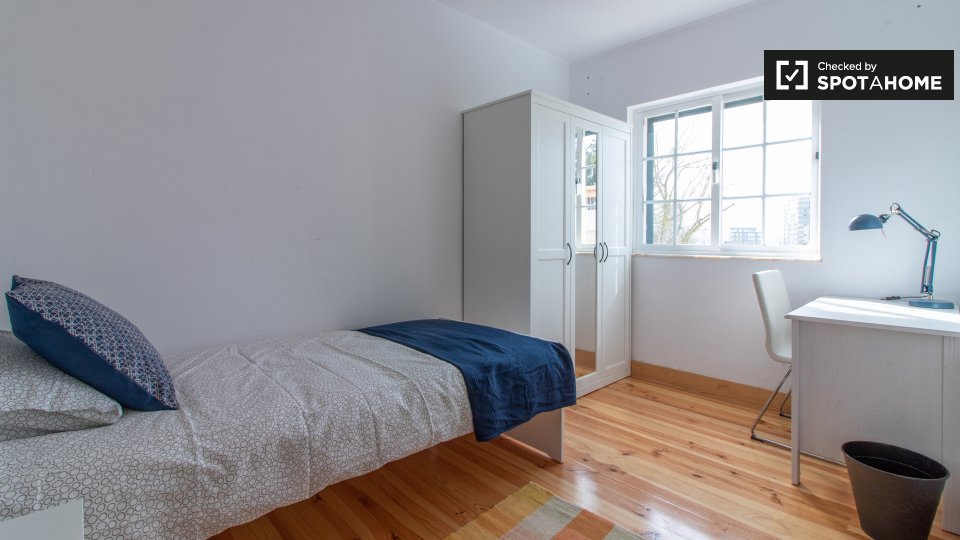 Apartment Lisbon, 5 beds, 90m² — photo 1