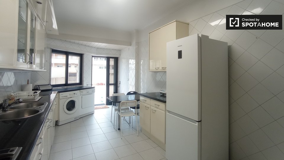 Double room Lisbon, 5 beds, 300m² — photo 6