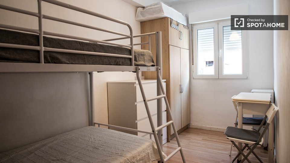 Double room Madrid, 3 beds, 50m² — photo 7