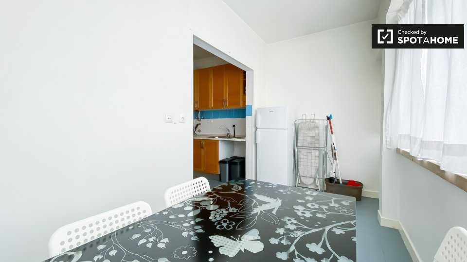 Double room Lisbon, 3 beds — photo 8