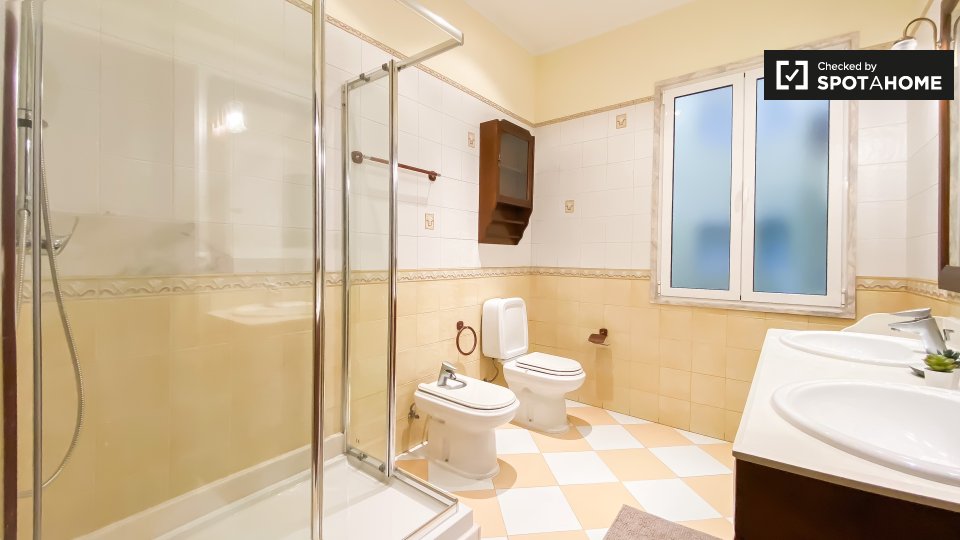 Apartment Lisbon, 4 beds — photo 16