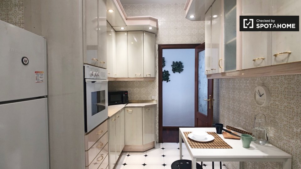 Double room Madrid, 5 beds, 133m² — photo 5