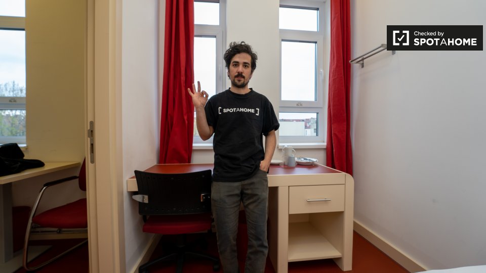 Double room Berlin, 2 beds, 15m² — photo 14