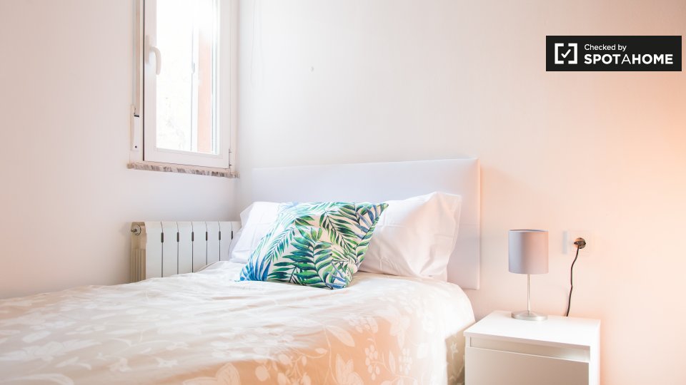 Double room Madrid, 4 beds, 74m² — photo 2