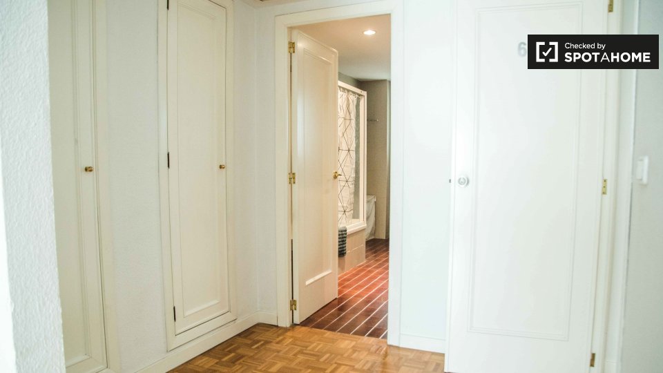 Double room Valencia, 6 beds, 140m² — photo 1