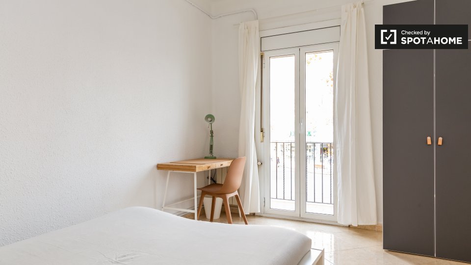 Double room for rent, 5-bedroom apartment, Poblenou - in Barcelona