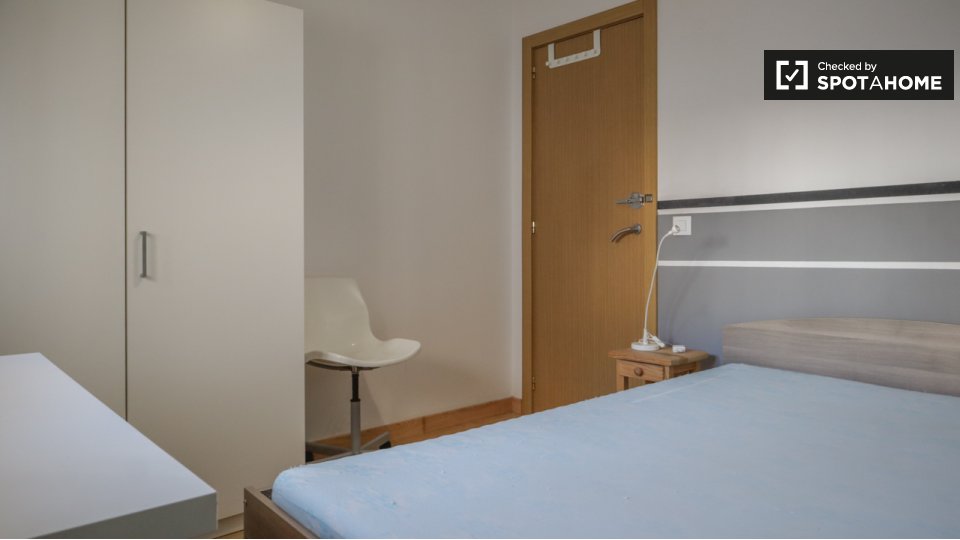 Double room Madrid, 7 beds, 160m² — photo 2