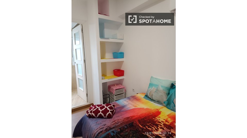 Double room Madrid, 5 beds, 120m² — photo 39