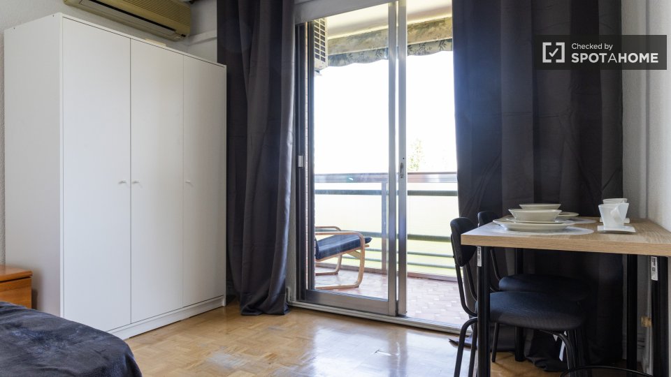 Double room Madrid, 5 beds — photo 5