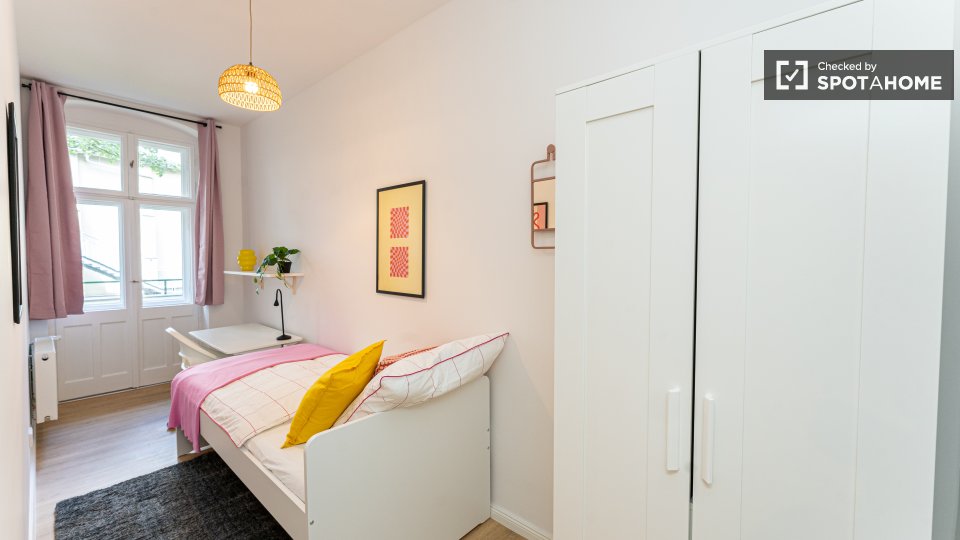 Double room Berlin, 2 beds, 36m² — photo 10
