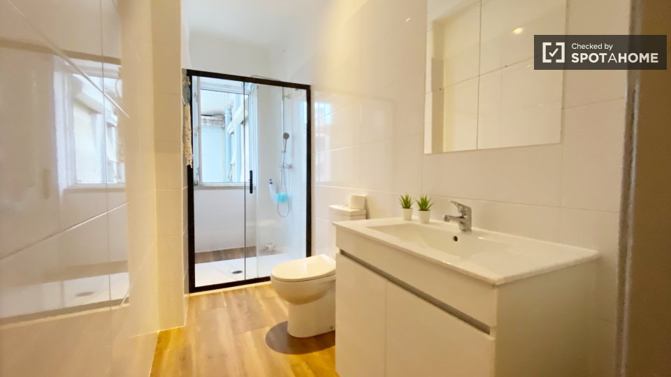 Double room Lisbon, 5 beds, 120m² — photo 53