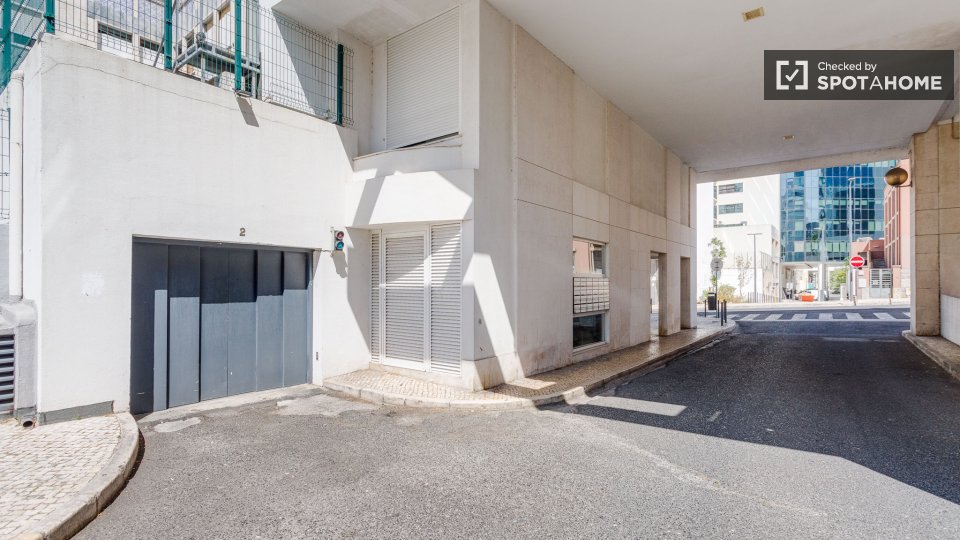 Apartment Lisbon, 1 bed, 58m² — photo 24