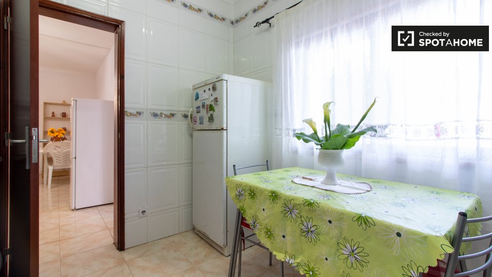 Double room Lisbon, 10 beds, 80m² — photo 18