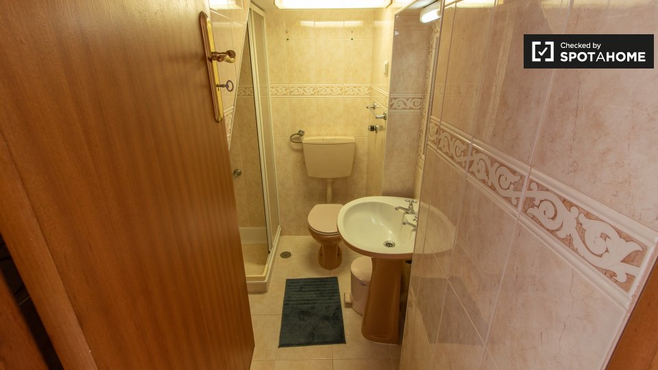 Apartment Lisbon, 5 beds, 90m² — photo 14