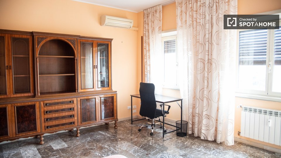 Double room Rome, 3 beds — photo 11