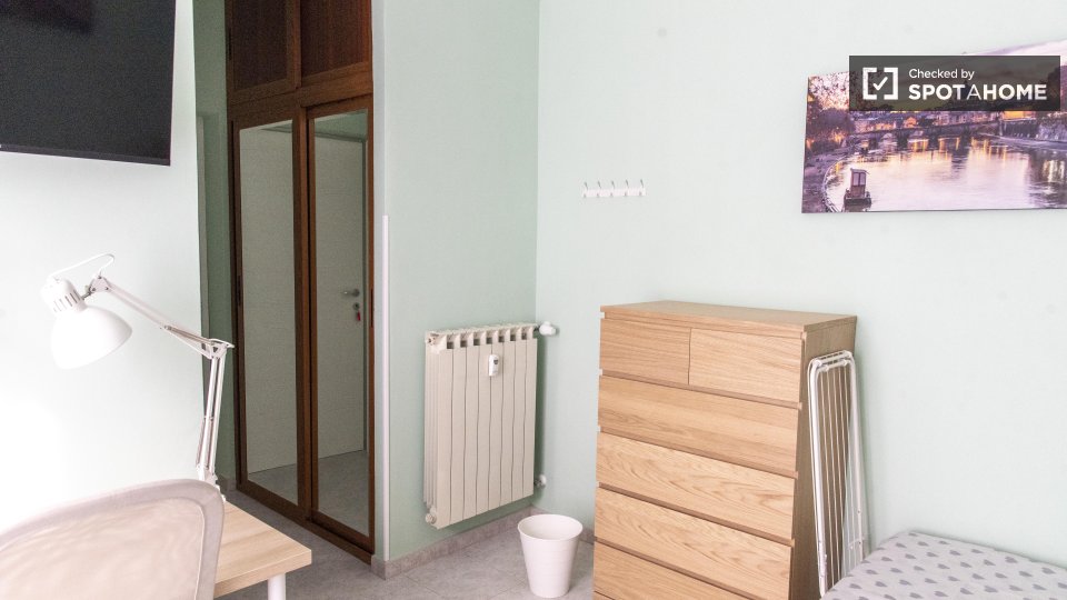 Double room Rome, 3 beds — photo 10