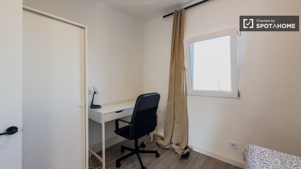 Double room Barcelona, 2 beds — photo 14