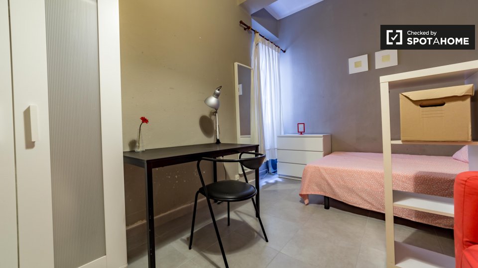 Double room Valencia, 5 beds, 130m² — photo 2