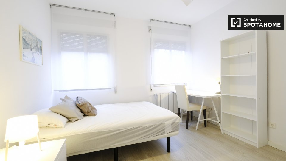 Double room Madrid, 6 beds, 160m² — photo 1