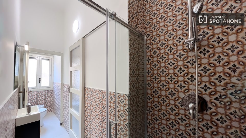 Double room Milan, 5 beds — photo 17